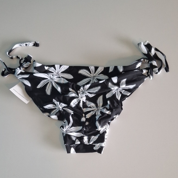 Fused Black and White Floral Bikini Bottom - Picture 2 of 2